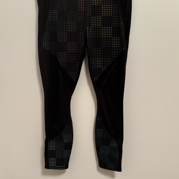 Athleta Aurora Precision Black Reflective Rainbow Dot 7/8 Leggings- M NWOT - Picture 3 of 16